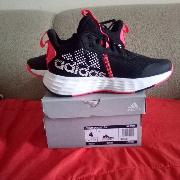 Adidas Black and Pink Sneakers Modern Design - Picture 2 of 6